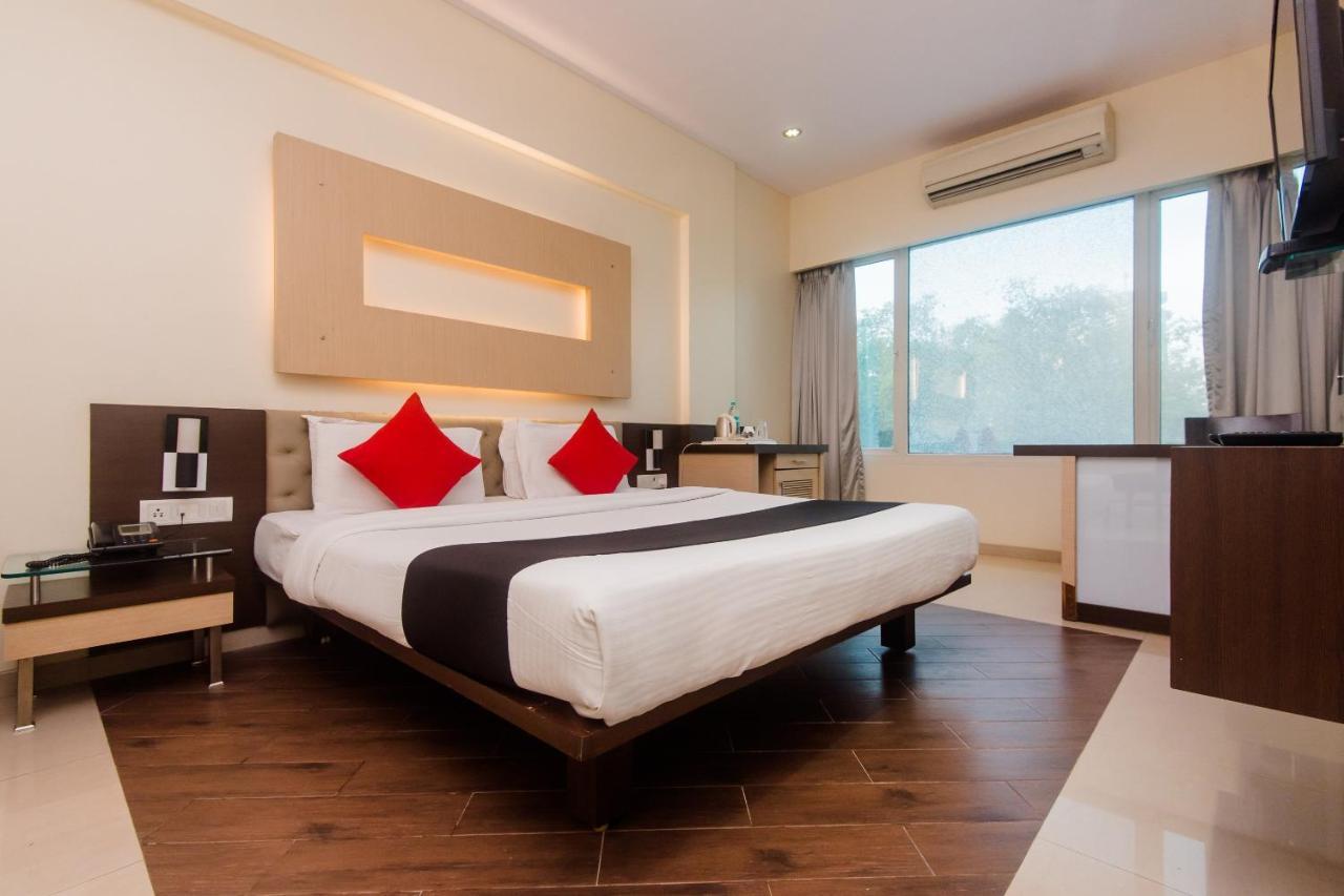 Hotel Capitol Thane Exterior foto